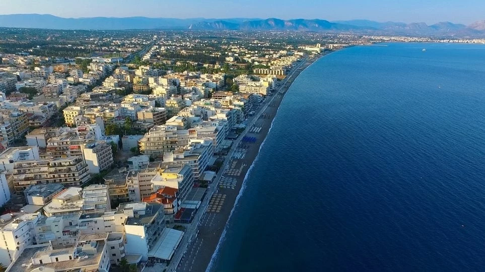 Αλλοδαπός εξέδιδε 30χρονη γυναίκα σε ξενοδοχείο στο Λουτράκι – Τι βρέθηκε στην κατοχή τους